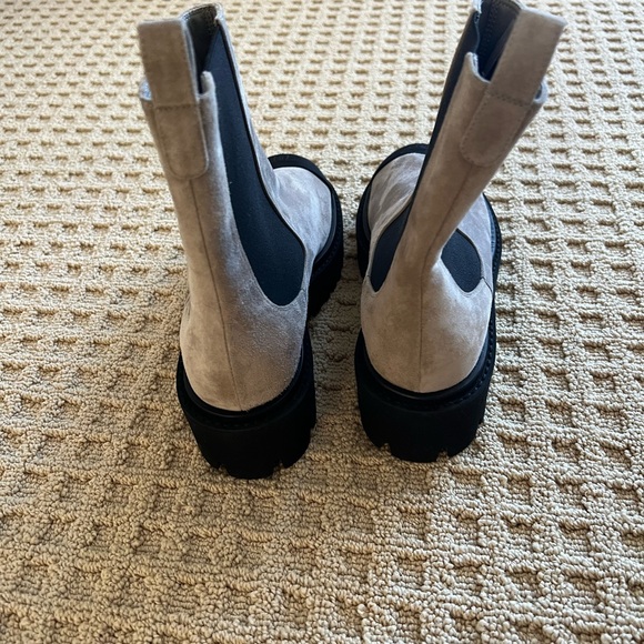 CHANEL BOOT - Picture 2 of 6